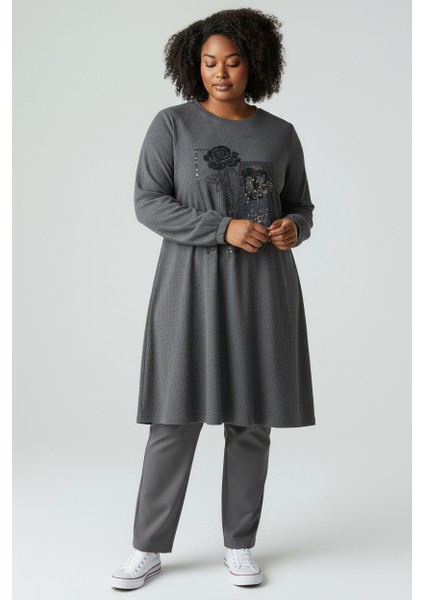 Kadın Önü Taş Detaylı Kol Ağzı Lastikli Battal Beden Tunik