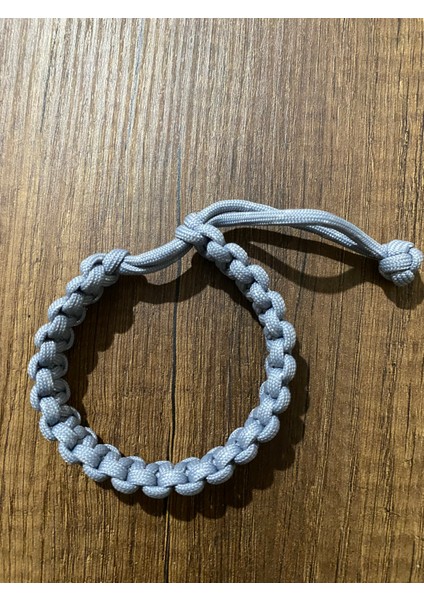 Açık Gri Üstü Beyaz Noktalı Paracord Bileklik modelleri