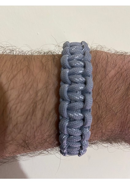 Açık Gri Üstü Beyaz Noktalı Paracord Bileklik fırsatları