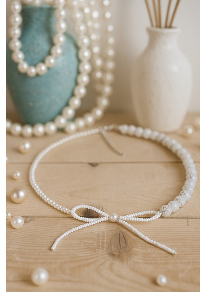 Zarif Tasarım Beyaz Inci Boncuklu Fiyonk Detaylı Kolye – El Yapımı Ayarlanabilir fırsatları