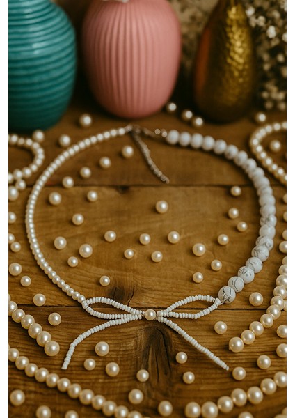 Zarif Tasarım Beyaz Inci Boncuklu Fiyonk Detaylı Kolye – El Yapımı Ayarlanabilir indirimleri