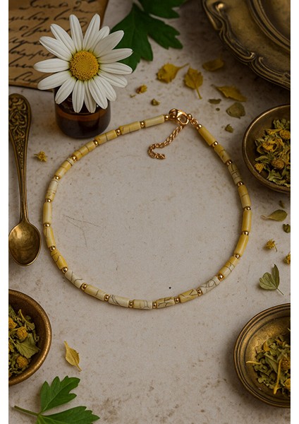 Desenli Silindir ve Boncuklu Kolye – Krem & Bej Tonları (El Yapımı)