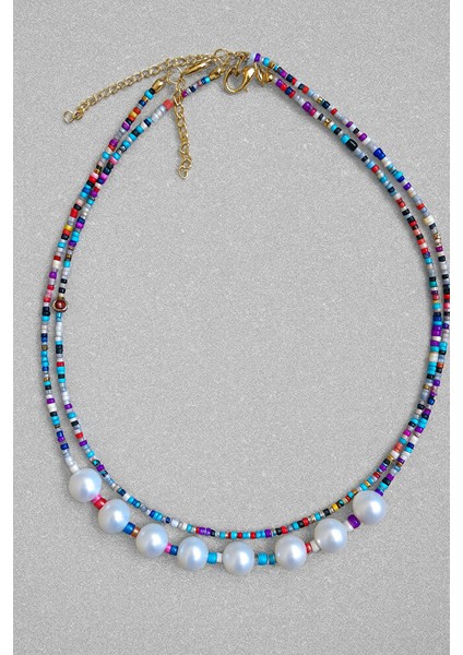 Boho Tarz Renkli Boncuklu Çift Sıralı Inci Detaylı Kolye – El Yapımı Ayarlanabilir fiyatları