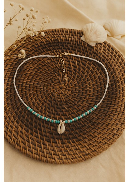 Doğal Deniz Kabuğu Detaylı El Yapımı Boncuklu Choker Kolye – Turkuaz & Beyaz