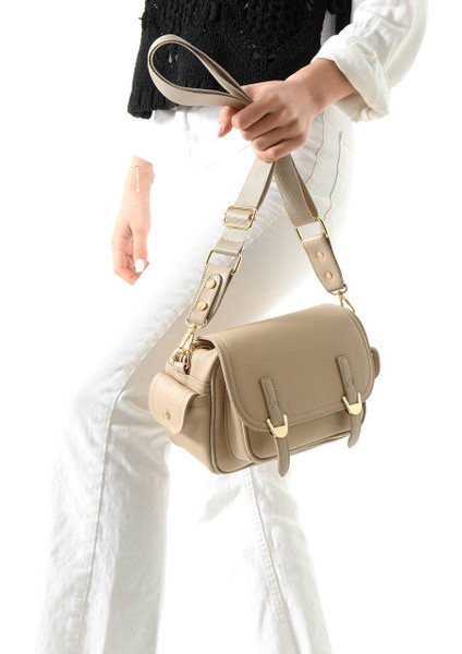 , Toka Aksesuar Detaylı,kapaklı,çok Gözlü,kadın Çapraz Çantası