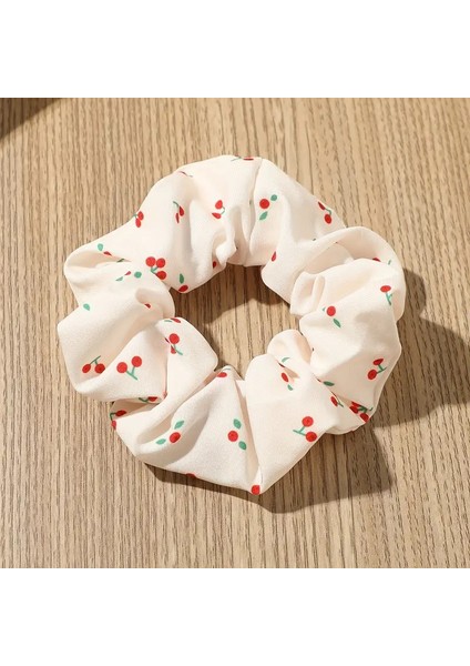 Kiraz Desenli Saç Aksesuarı Seti, Beyaz Bandana ve Scrunchie, 28 cm x 16 cm Bandana, 12 cm Lastik Toka fırsatları
