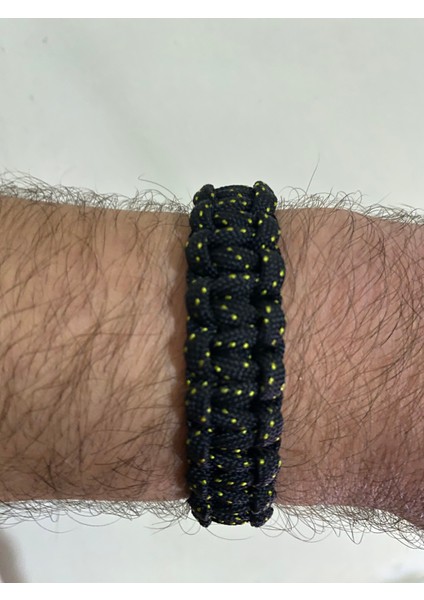 Siyah Üstü Sarı Noktalı Paracord Bileklik fırsatları
