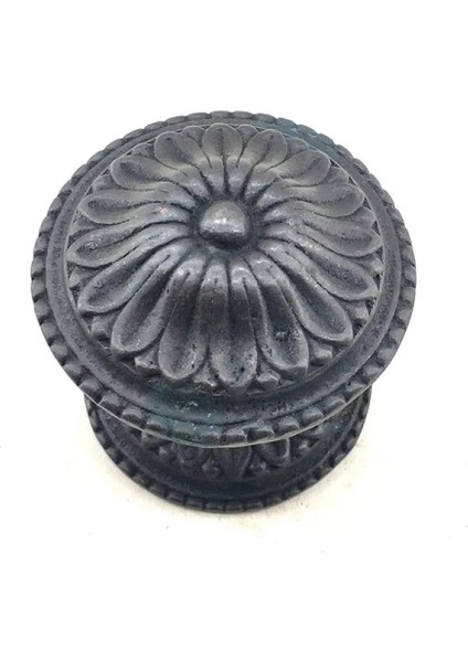 Antika Tarz Dekoratif Pirinç Papatya Kapı Babası - 73MM, Oksit