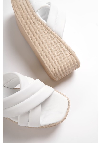 Joymıx Dolgu Topuklu Ortopedik Taban Hasır Görünümlü Kadın Terlik Ckt - Beyaz