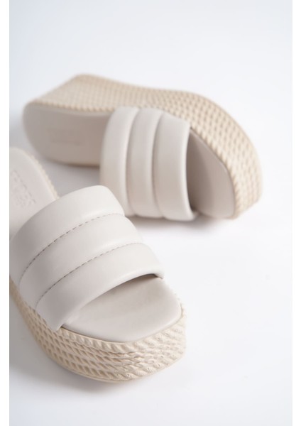 Reına Dolgu Topuklu Ortopedik Taban Hasır Görünümlü Kadın Terlik Ckt - Krem indirimleri