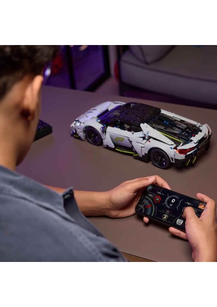 42214 LEGO Technic Lamborghini Revuelto 1135 Parça +10 Yaş