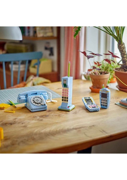 31174 LEGO Creator 3in1 - Retro Telefon 383 Parça +8 Yaş