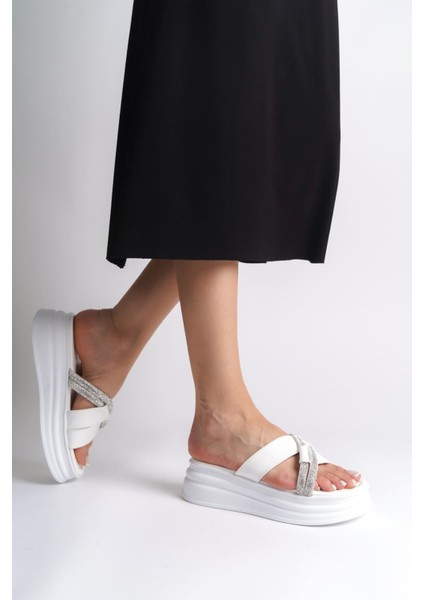 Ruby Düz Topuklu Taşlı Çapraz Şeritli Kalın ve Ortopedik Taban Kadın Terlik Cbt - Beyaz modelleri