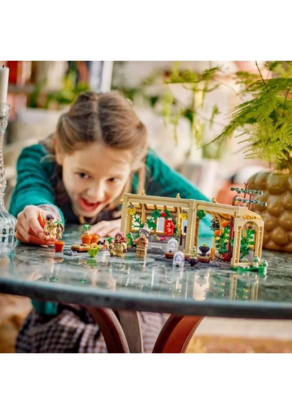 76445 LEGO Harry Potter - Hogwarts Şatosu: Bitkibilim Dersi 390 Parça +8 Yaş