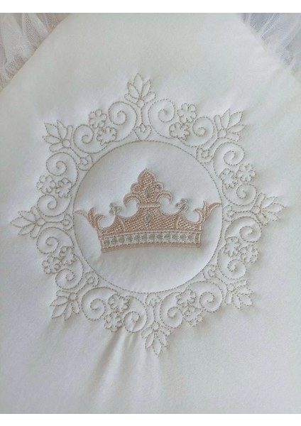 Yenidoğan Sahra Taç Nakışlı Plazma Taşlı Güpürlü Fiyonklu Duvaklı Trilüks Kundak Bebek Battaniyesi Sütlü Kahve