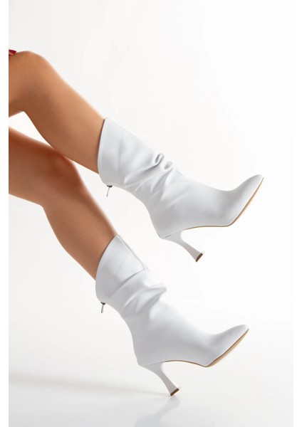 Kadın Beyaz Özel Tasarım Ince Topuklu Büzgülü Fermuarlı Bot