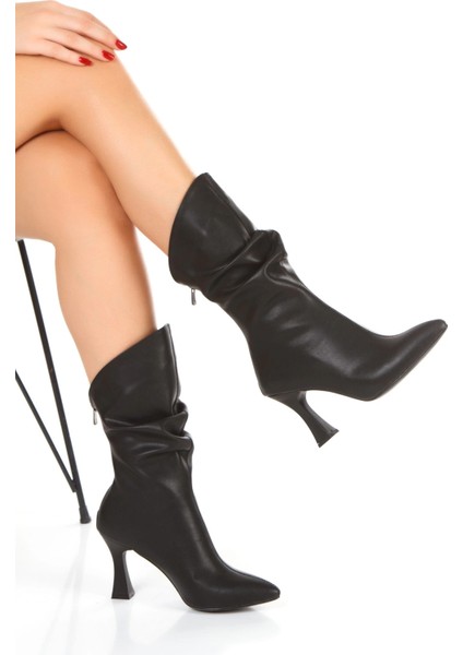 Kadın Siyah Özel Tasarım Ince Topuklu Büzgülü Fermuarlı Bot fiyatları