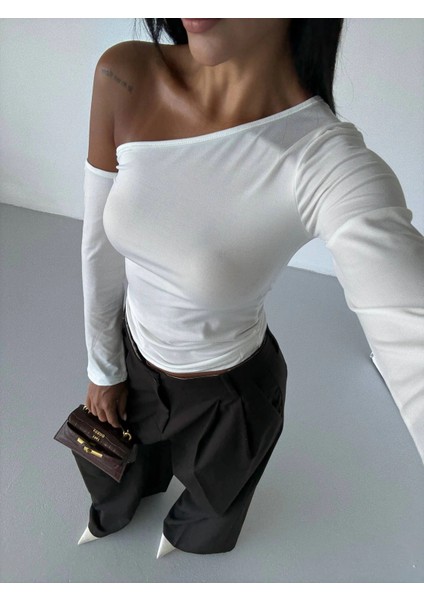 Omuz Detaylı Kollu Bluz Beyaz fırsatları