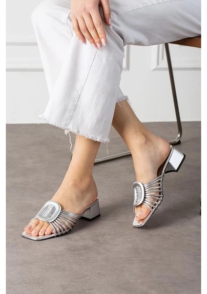 Anca Gümüş Rugan Topuklu Terlik fiyatları