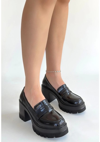 Janes Siyah Rugan Dolgu Topuk Ayakkabı fiyatları