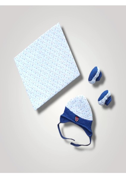 Yenidoğan Baskılı Double Face Şapka ve Patikli 3lü Bebek Battaniye Takımı Lacivert