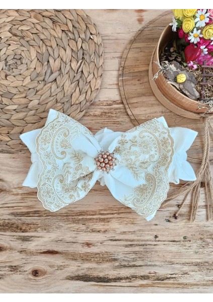 Yenidoğan Beyaz Wool Yün Kumaş Taç Nakışlı Trilüks Kundak Bebek Battaniyesi Beyaz