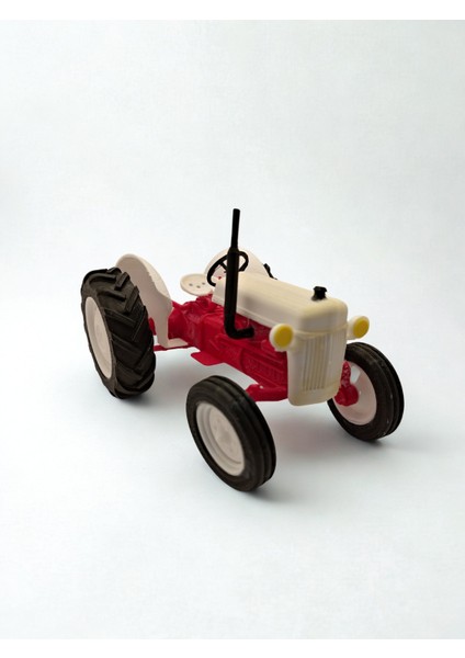 Retro Kırmızı-Beyaz 3D Traktör Modeli – Klasik Tasarım Oyuncak