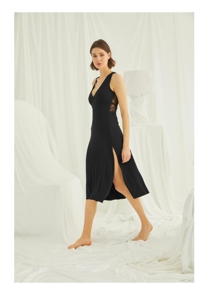 Monamise Göğüs ve Sırt Dekolteli Dantelli Yırtmaçlı Gecelik