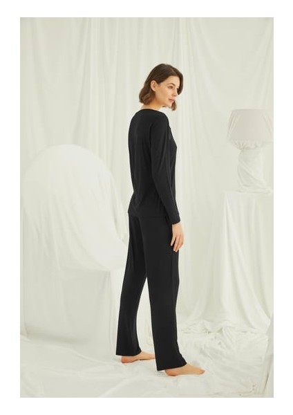 Monamise Yakası ve Omzu Dantelli Önü Düğmeli Pijama Takımı fiyatları