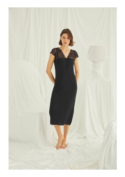 Monamise Kolu Omzu ve Yakası Dantelli Önü Düğmeli Büyük Beden Gecelik