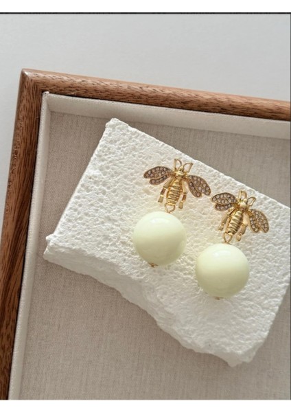 Marka Model Arılı Küpe Krem