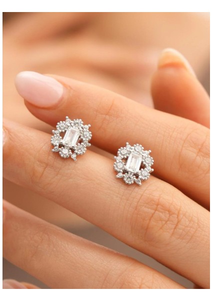 925 Ayar Rodyum Kaplama Baget Taşlı Gümüş Küpe