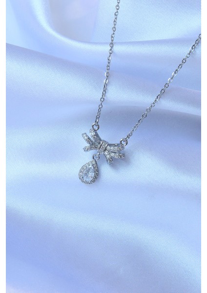 316L Çelik Zincirli Gümüş Renk Zirkon Taşlı Damla Detay Fiyonk Model Kolye - Lisinya modelleri