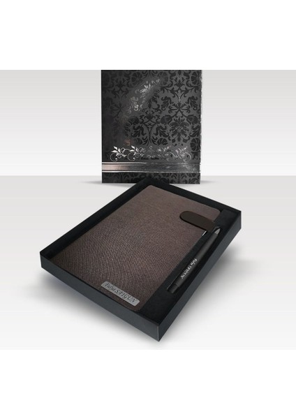 Kişiye Özel Kutulu 2026 Tarihli Mıknatıs Kilitli Siyah Patlı Ajanda ve Kalem Seti