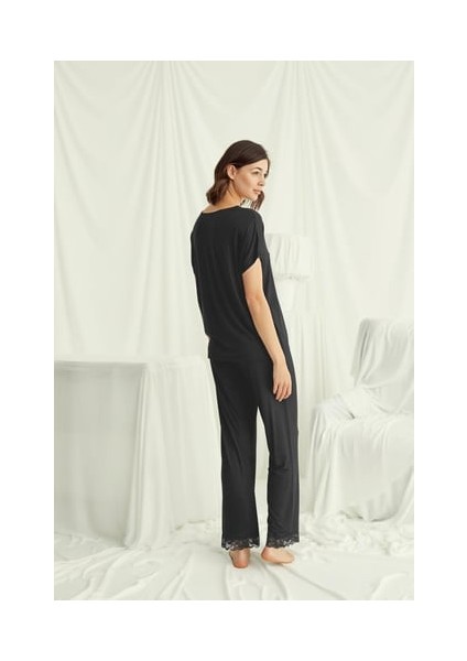 Monamise Kısa Kollu V Yakalı Dantelli Pijama Takımı fırsatları