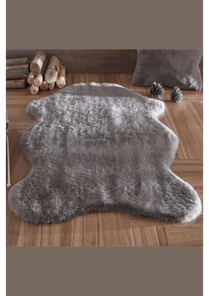 Yumuşak ve Kaymaz Peluş Halı, Konforlu Zemin Için Ideal Seçim