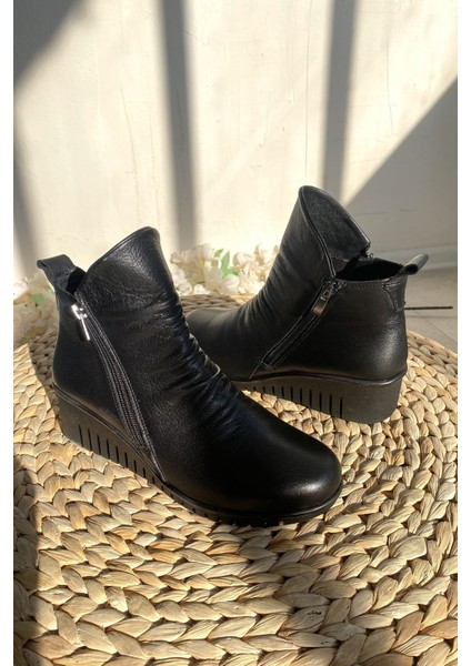 Hakiki Deri Siyah Ortopedik Taban Dolgu Topuk Kadın Bot TMD202523