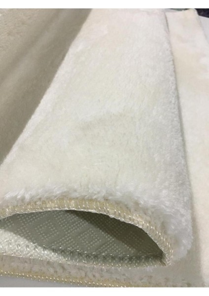 Yumuşak Peluş Halı Yolluk, Kaymaz Taban, Yıkanabilir, Krem Bej Renk, Şık ve Konforlu Kullanım