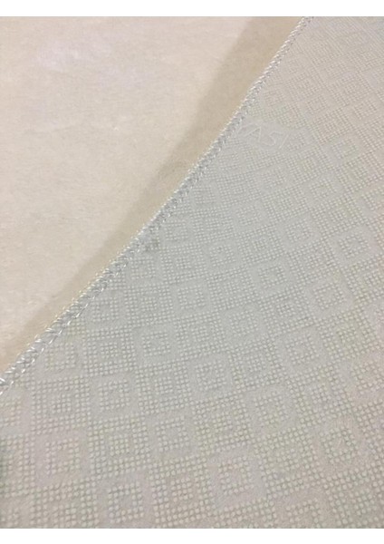 Yumuşak Peluş Halı Yolluk, Kaymaz Taban, Yıkanabilir, Krem Bej Renk, Şık ve Konforlu Kullanım