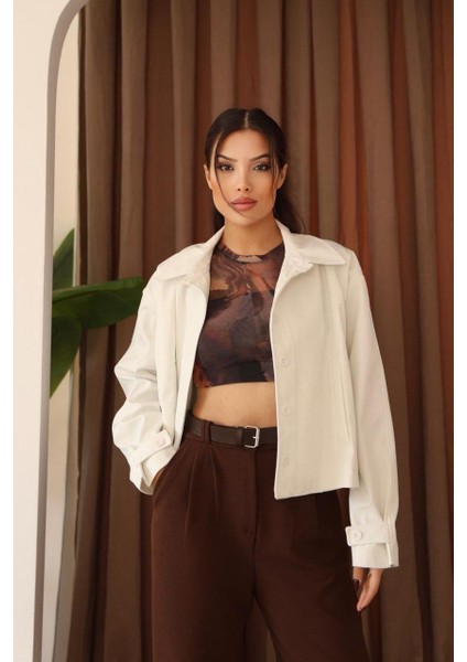 Kadın Beyaz Düğmeli Oversize Ceket – Şehirli Stil, Modern Dokunuş fiyatları