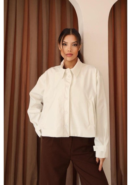 Kadın Beyaz Düğmeli Oversize Ceket – Şehirli Stil, Modern Dokunuş indirimleri