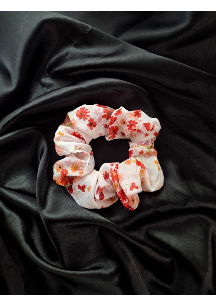 Kadın Kırmızı Çiçek Desenli Beyaz Tül Toka – Tekli Lastik Model Scrunchie