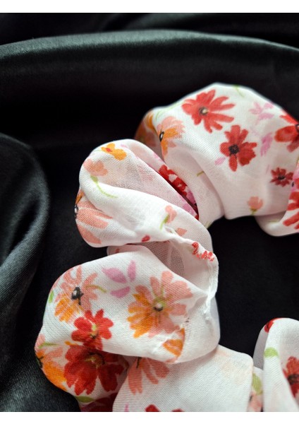 Kadın Kırmızı Çiçek Desenli Beyaz Tül Toka – Tekli Lastik Model Scrunchie fiyatları