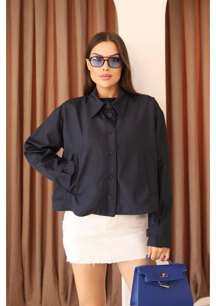 Kadın Lacivert Düğmeli Oversize Ceket – Şehirli Stil, Modern Dokunuş