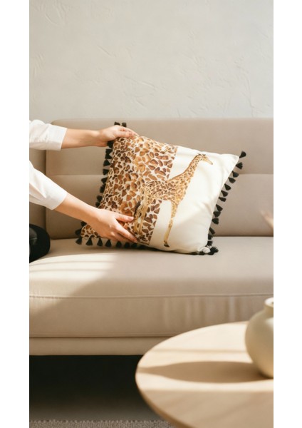Safari Serisi Giraffe Glance Püsküllü Kırlent Kılıfı 42X42 cm | Zürafa Desenli Dekoratif Yastık fırsatları