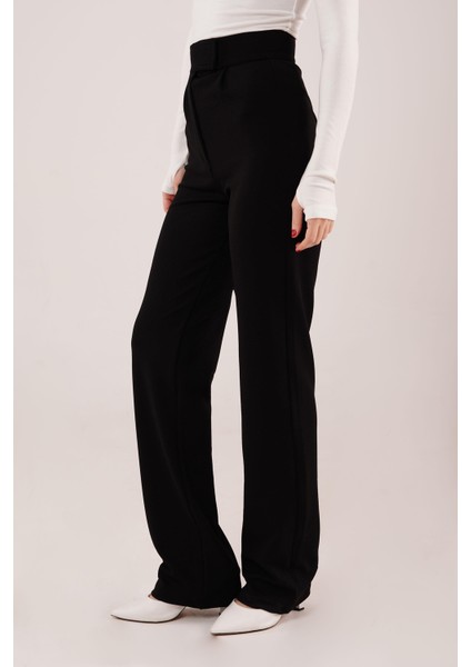 Cırt Kapama Detaylı Siyah Pantolon