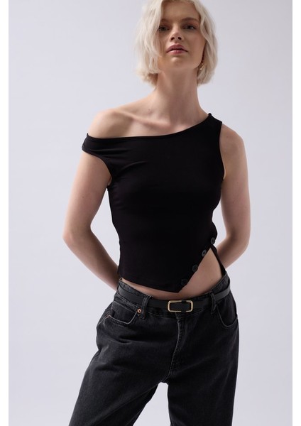 Kayık Yaka Yırtmaç Detay Bluz fiyatları