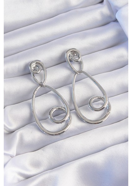 Pirinç Gümüş Renk Kıvrımlı Sallantılı Küpe - TJ-BKP9236