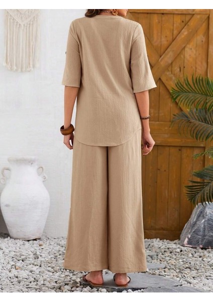 Kadın Kısa Kollu V Hakim Yaka Düğmeli Bürümcük Bluz ve Pantolon Ikili Takım
