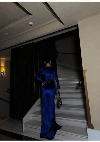 Kadın Kadife Kumaş Kalp Yaka Yırtmaç Detaylı Maxi Boy Elbise modelleri